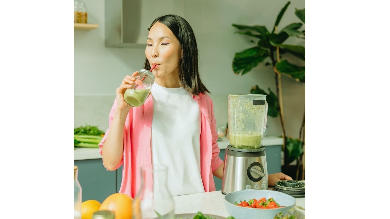 Making a Smoothie with the Ninja Blast Max