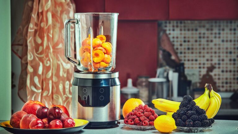 Navy Ninja Blast Max portable blender with 22 oz Twist & Go cup